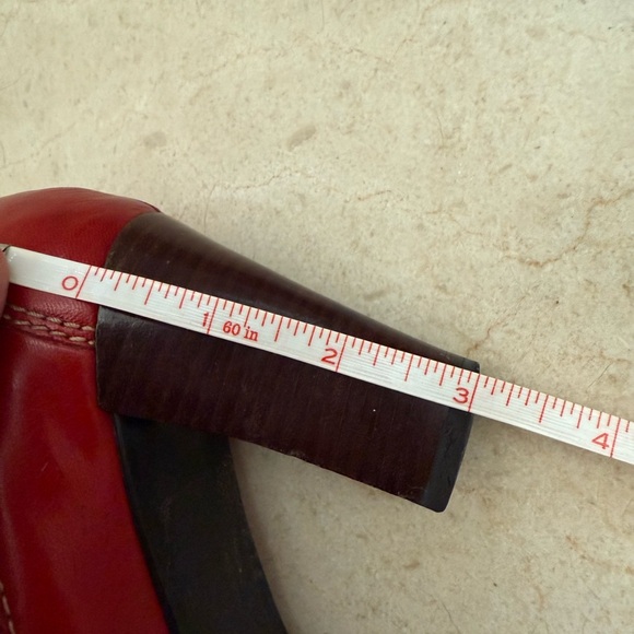 Red Bandolino heels with buckle detail - Picture 6 of 6